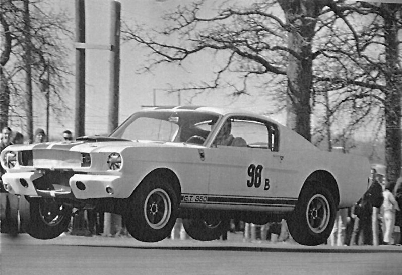 Еще один полет на первом этапе серии SCCA сезона 1965 года
