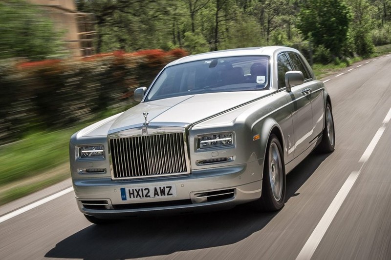5. Rolls-Royce Phantom — 6,749 л V12, атмосферный, бензиновый