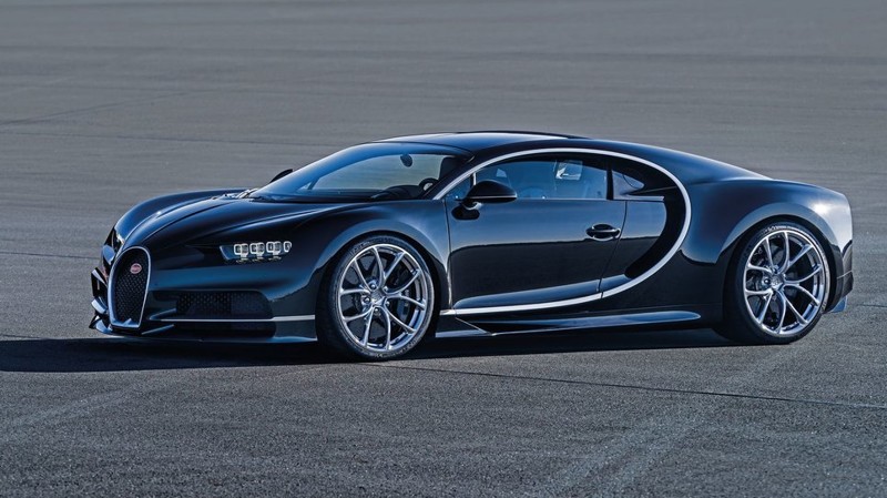 2. Bugatti Chiron — 7,993 л W16, 4 турбины, бензиновый
