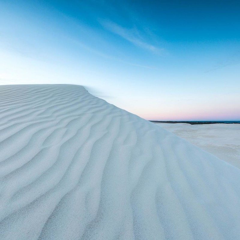 19. Белые песчаные дюны, западное побережье недалеко от пустыни Те-Пиннаклс