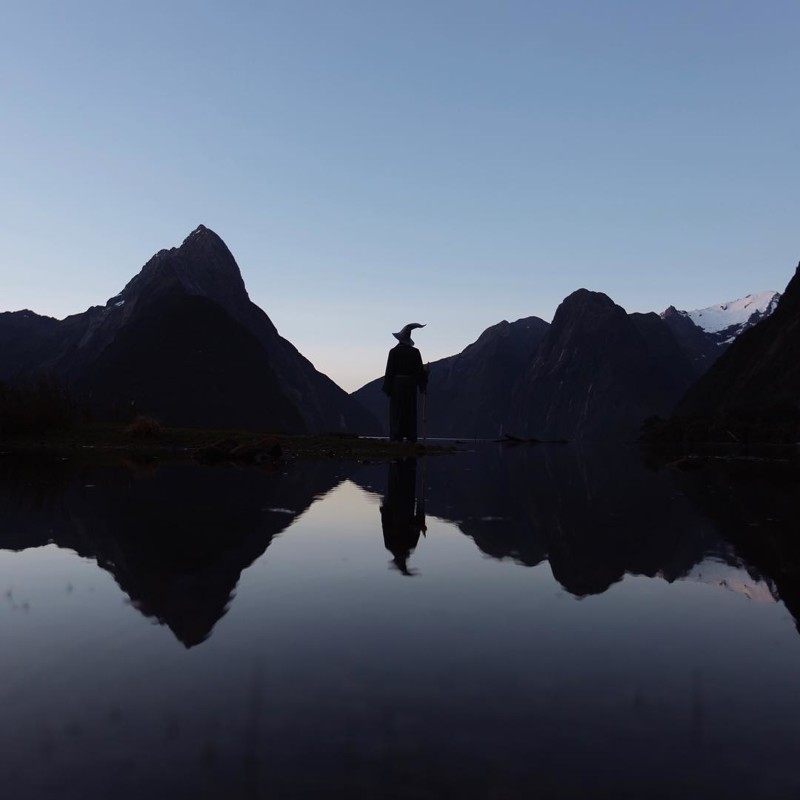 Фотограф в образе Гэндальфа путешествует по Новой Зеландии