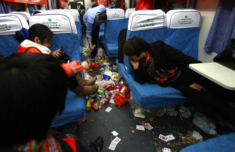 Вот в это — превращаются китайские поезда в праздничное время в час пик