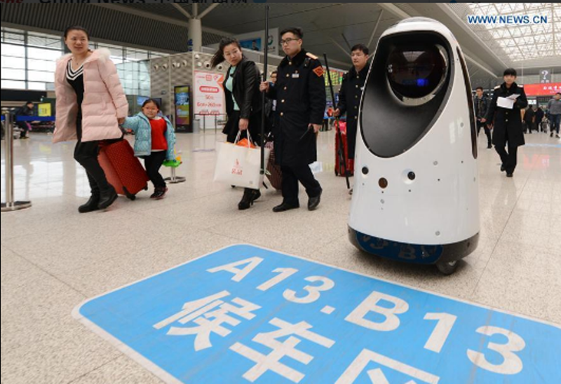 В Китае первый робот-патрульный заступил на службу на вокзале
