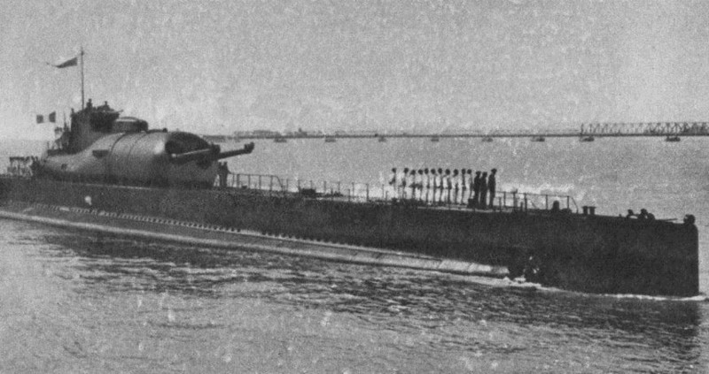 Подводная лодка "Сюркуф"