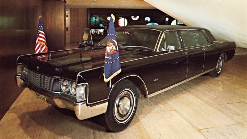 Президентский Lincoln Continental Executive Limousine by Lehmann-Peterson (1968) в библиотеке Линдона Джонсона