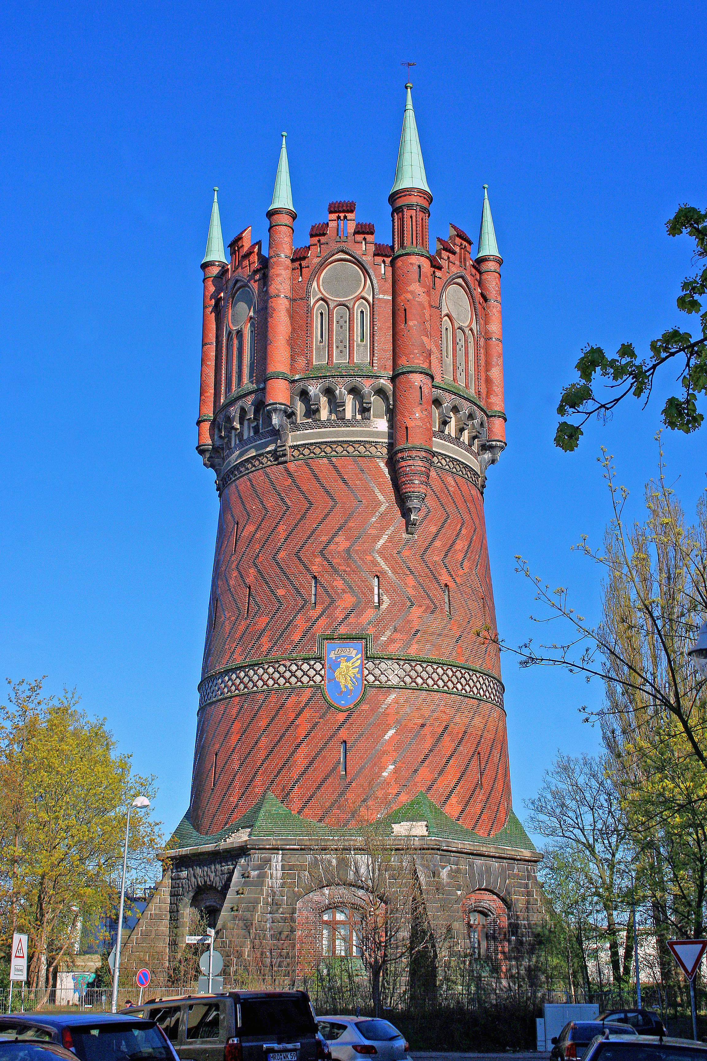 Water tower. Водонапорная башня Вассертурм Германия. Водонапорная башня Росток Германия. Кирпичная водонапорная башня в Германии. Дом в водонапорной башне Германия.