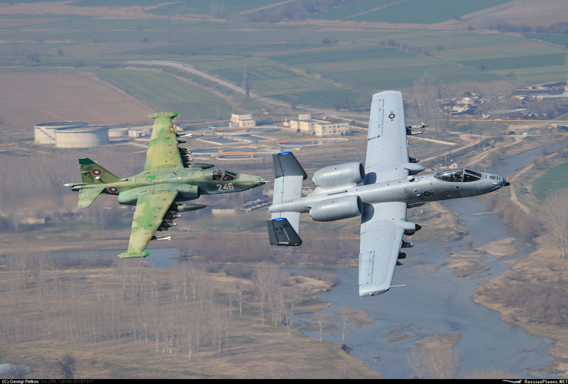 Для сравнения Су-25 и американский А-10