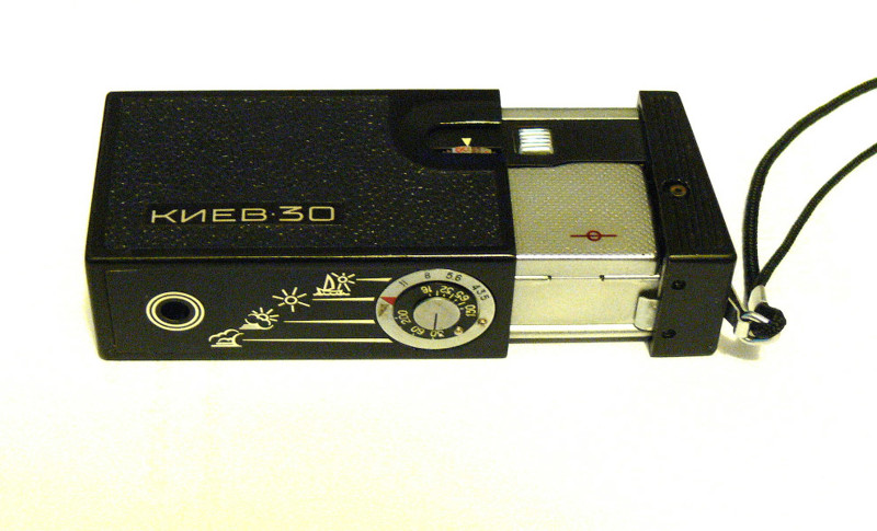 36. «КИЕВ 30» — карманная камера, которая помещалась в пачке сигарет, вполне можно использовать для шпионажа