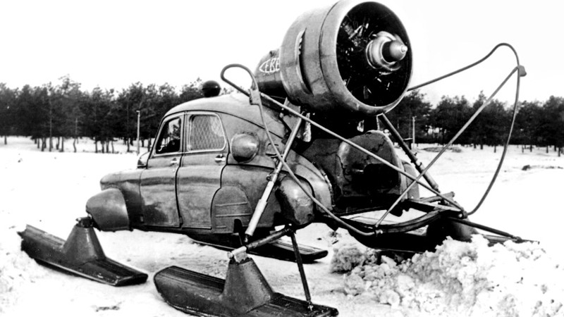 10. ГАЗ М-20 «Победа Север» – модификация автомобиля для езды по снегу, средняя скорость 30-35 км/ч