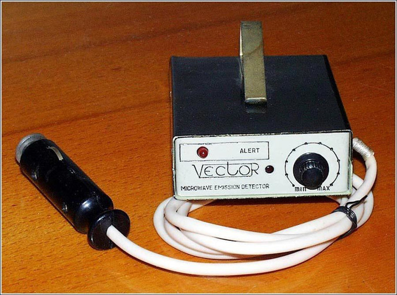 42. «Вектор-антирадар» предупреждал о милицейском радаре почти за километр, однако, в массовое производство он не поступил по неизвестным причинам, 1990 год