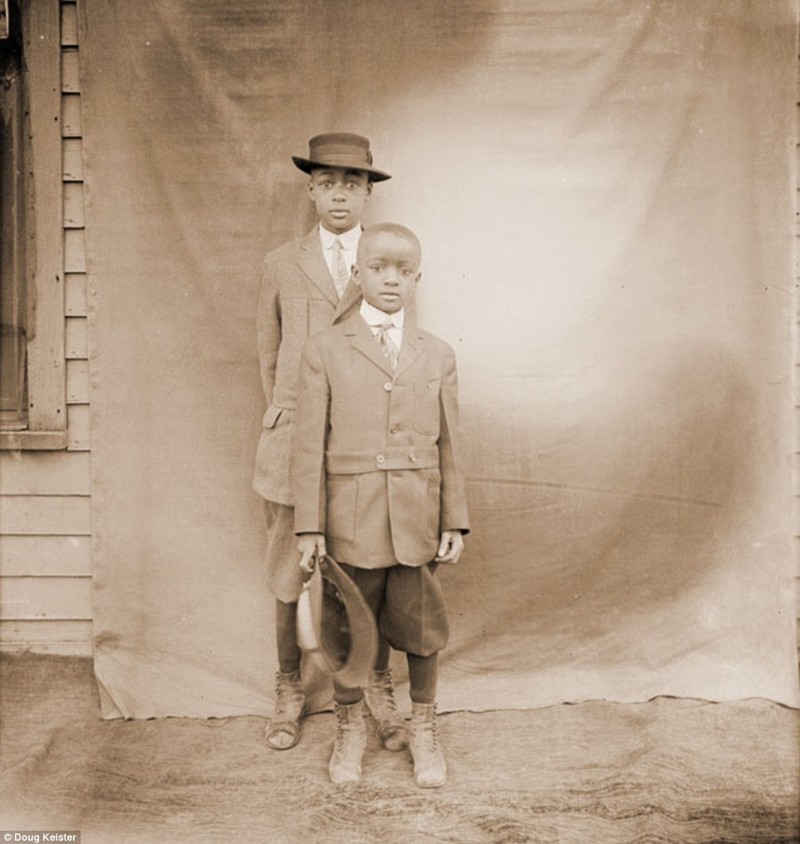 Миллард (слева) и Делмар Вудс, дети Уильяма и Элизабет Вудс 