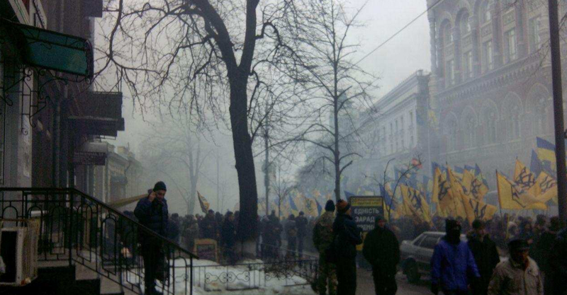 Центр Киева в дыму, «майданщики» пустили в ход дымовые шашки