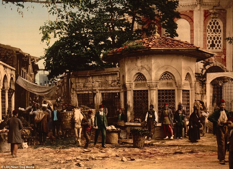 Просто оживленная улочка Константинополя 