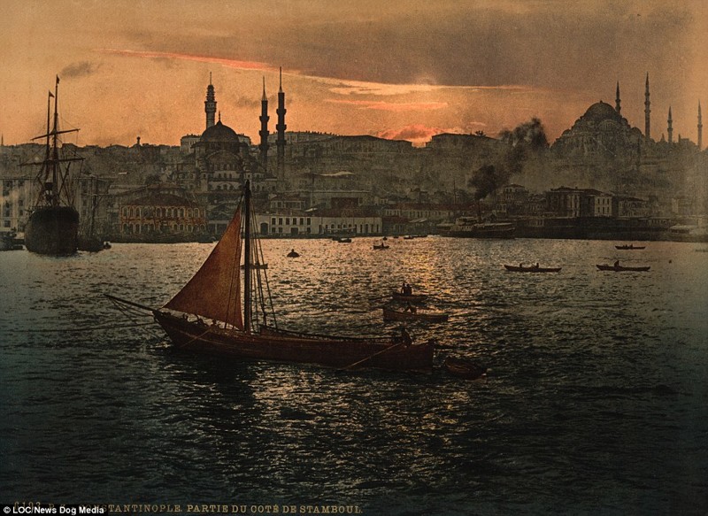 Старые черно-белые открытки с видами Константинополя сумели раскрасить методом фотохрома, и исторический город словно ожил 