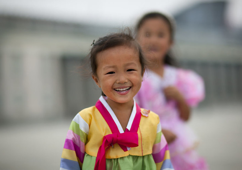9. Девочка в традиционном платье, Пхеньян