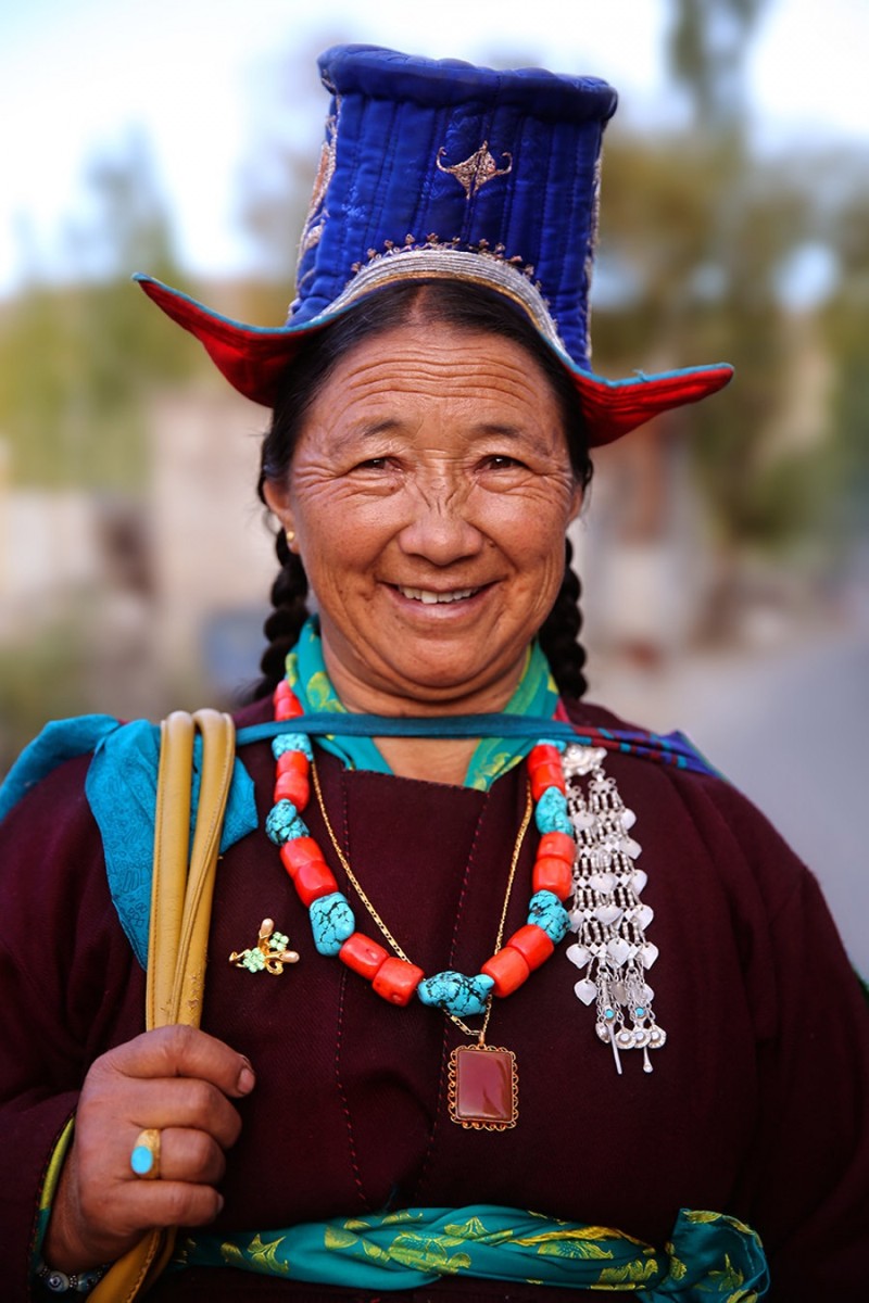 Женщина из народа Ладакхи г. Ламейуру, Гималаи, Индия