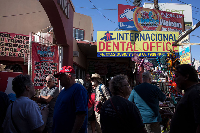"Стоматологический туризм" для американцев в мексиканском городке Лос-Альгодонес
