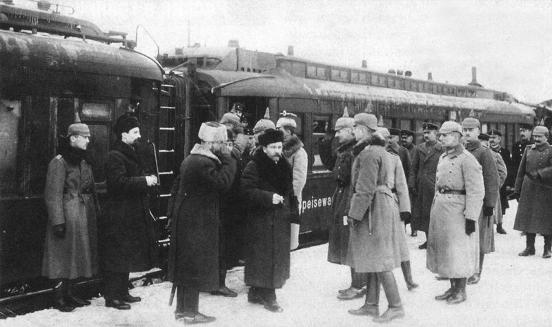 Lev Kamenev arrives at Brest-Litovsk.
