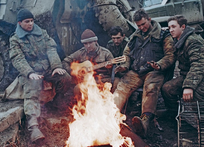 Российские военнослужащие в перерыве между боями. Чеченская Республика. 12 января 1995. РИА Новости