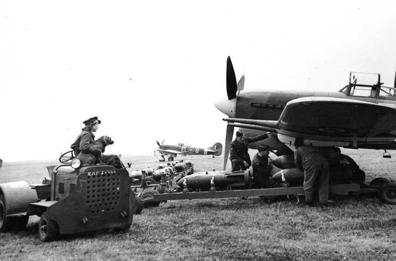 Hawker Typhoon, как неудачный истребитель, стал успешным штурмовиком