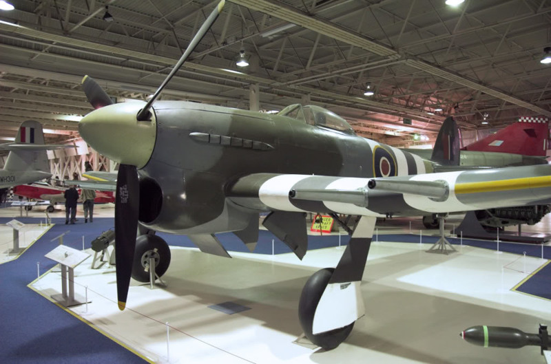 Hawker Typhoon, как неудачный истребитель, стал успешным штурмовиком