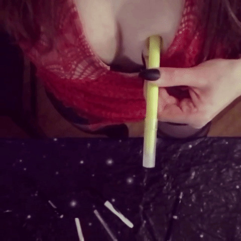 Флешмоб со «стрельбой» ручками при помощи груди