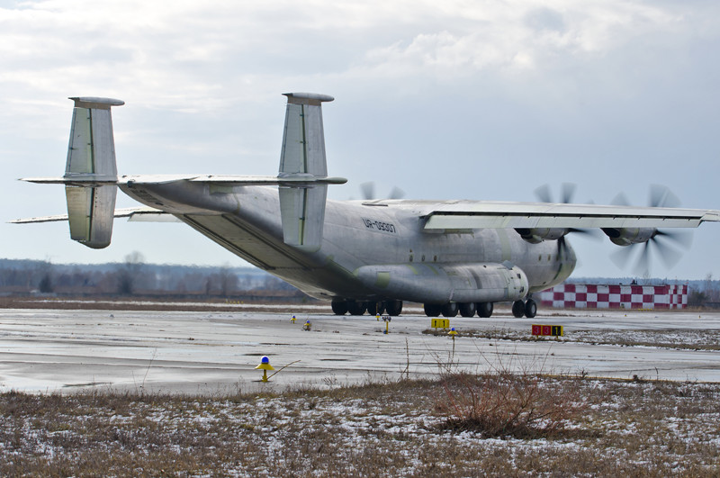 Самый большой в мире турбовинтовой самолёт Ан-22 "Антей"
