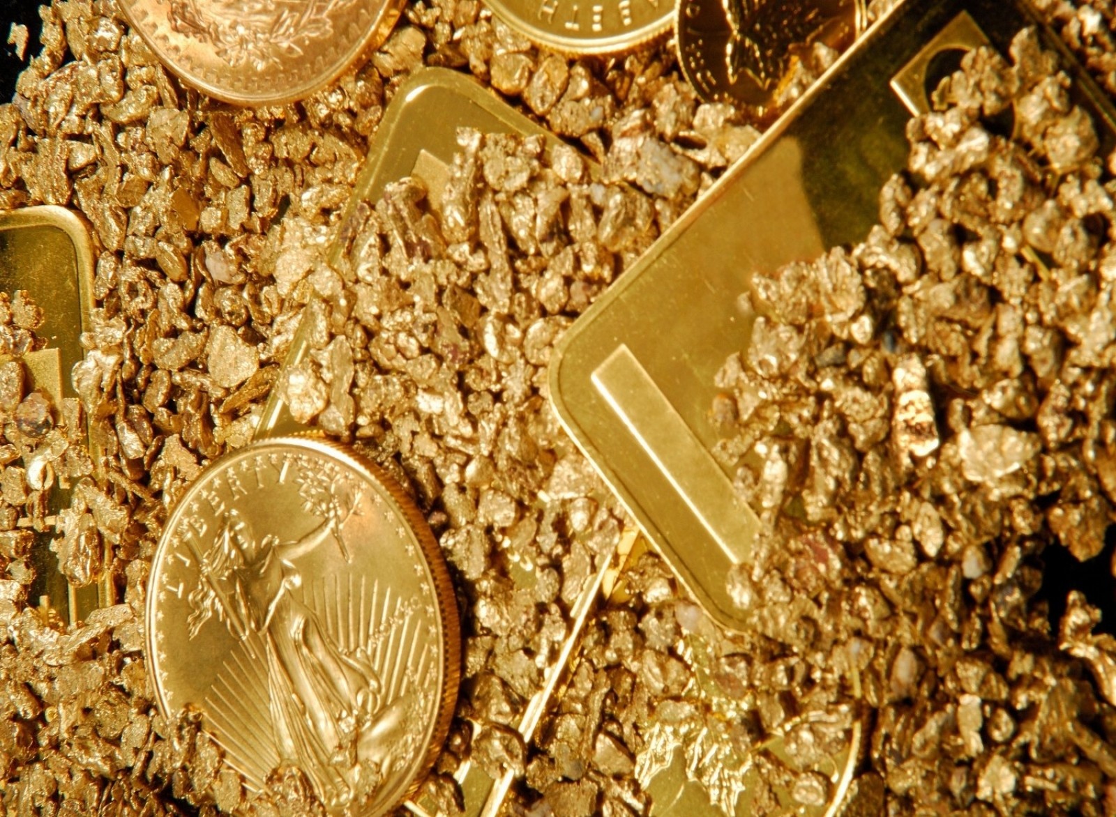 Золото станет деньгами. Золото богатство. Монета Золотая. Куча золота. Золотые монеты богатство.