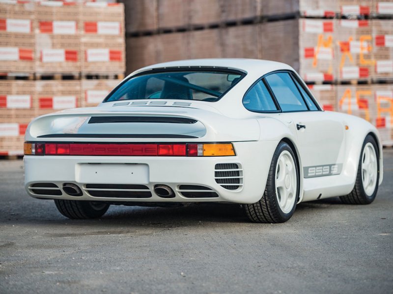 Белая Porsche 959 Sport была продана за практически 2 миллиона евро. И за эти деньги в машине нет даже музыки и кондиционера! Смайл Возмущение!