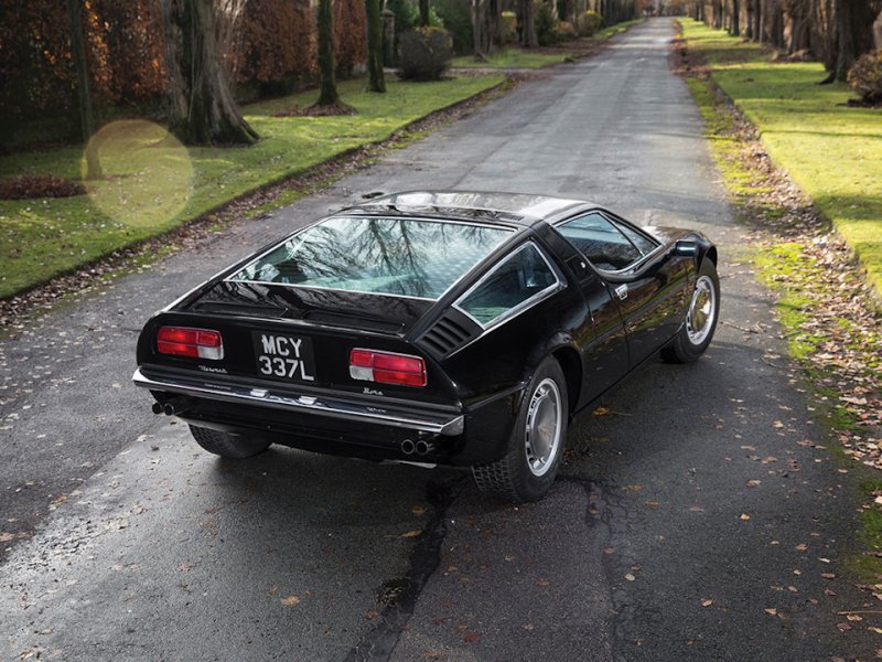 Черная машина с красным салоном — довольно вульгарное сочетание, на мой скромный вкус. Но даже оно не может им портить прекрасное купе Maserati Bora выпуска 1973 года, проданного за 180 000 евро.
