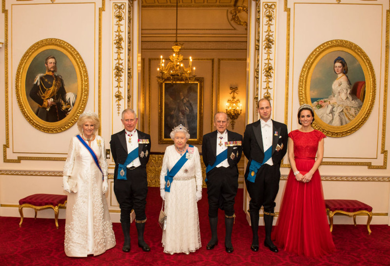 13 правил британской короны  которые не не по зубам  даже королеве