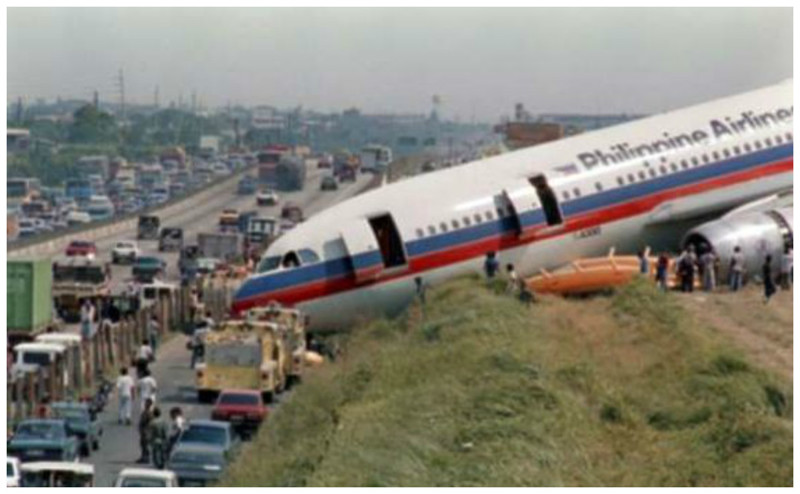 В 1987- PHILIPPINE AIRLINES AIRBUS, точно также проскакивает мимо взлетно-посадочной полосы и выехал на трассу. Никто не пострадал.