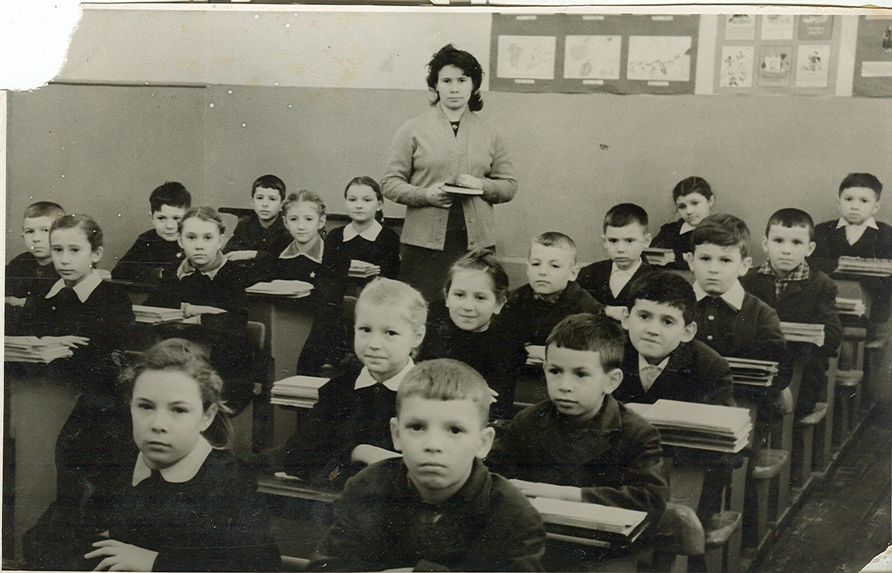 Ученики Советской школы в классе