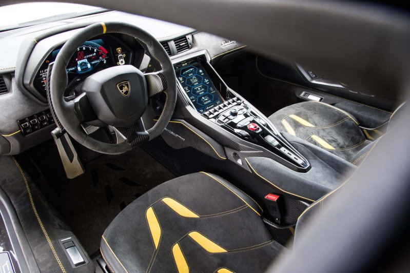 Самый дорогой Lamborghini вручили шейху из ОАЭ