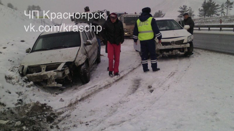 Пять машин попали в ДТП под Красноярском 