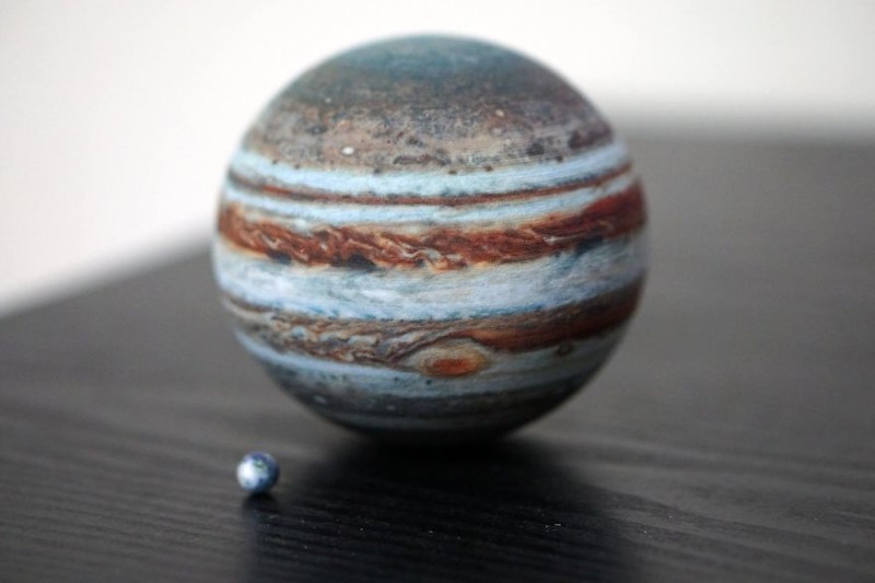 Юпитер и Земля 