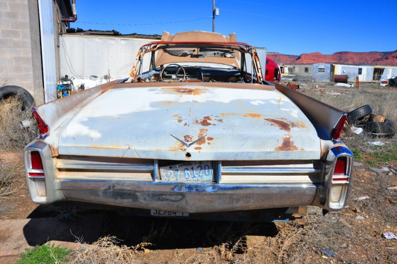 Cadillac Sixty Two судя по задним фонарям 1963 года. Такая красивая и такая мертвая…