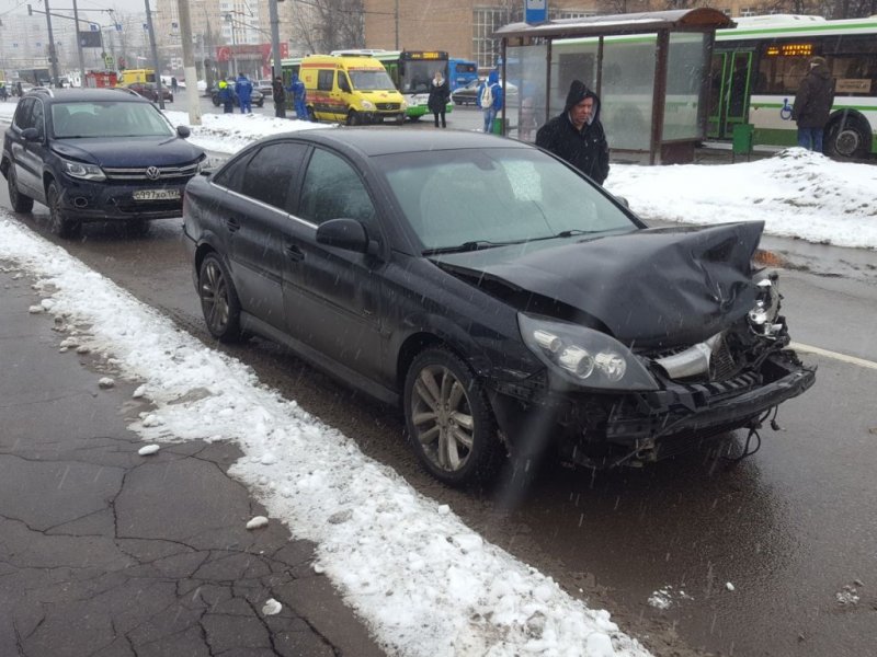 Авария дня. Автобус протаранил шесть машин в Москве