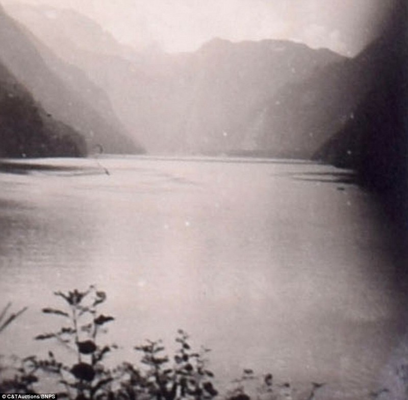 Озеро Кёнигзее, в котором любила купаться Ева Браун. Возможно, это она и сфотографировала