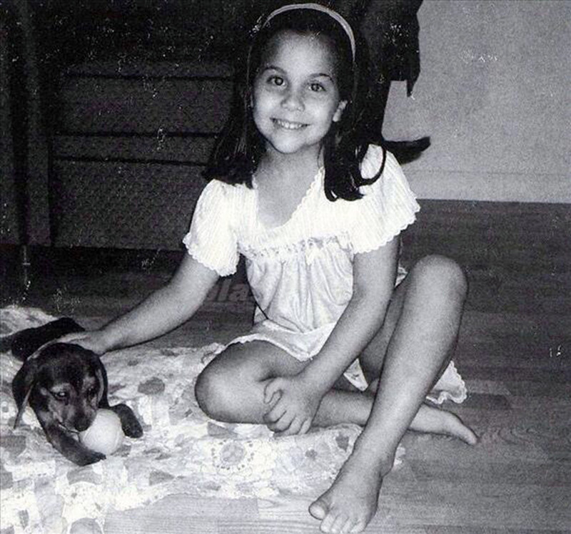 Стефани Джерманотта (Леди Гага) и собачка Элис, Нью–Йорк, 1996 год. 