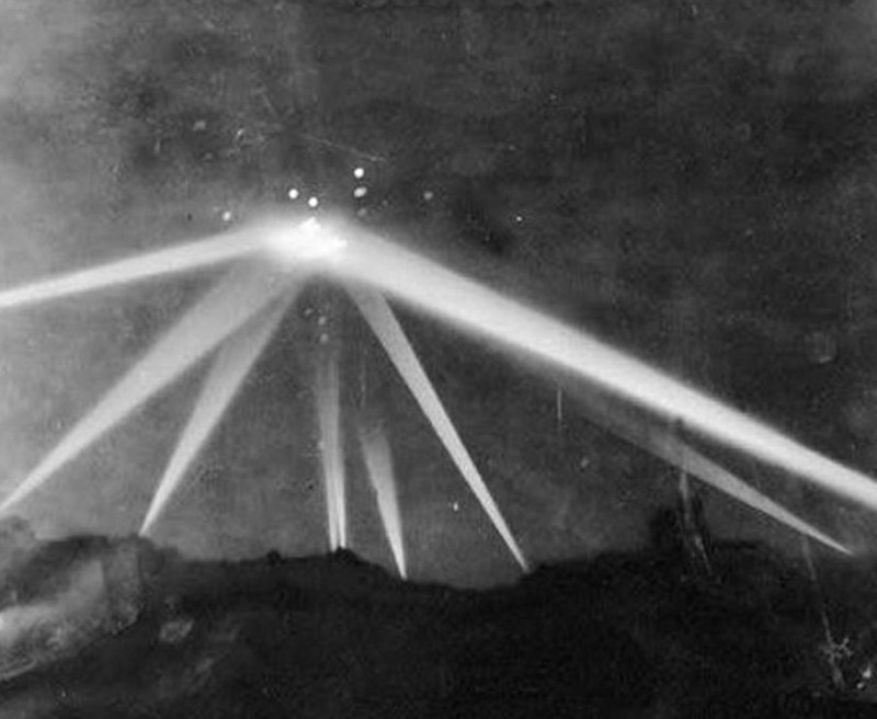 Загадочная фотография, сделанная во время "битвы" за Лос-Анджелес во Вторую мировую войну