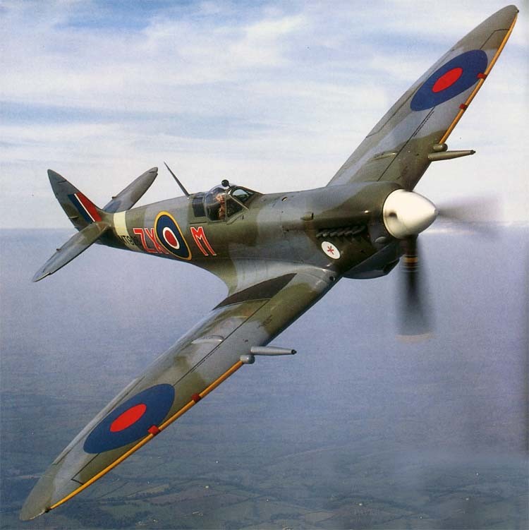 Лучший истребитель второй. Спитфайр истребитель. Supermarine Spitfire. Spitfire самолет. Британский истребитель Spitfire.