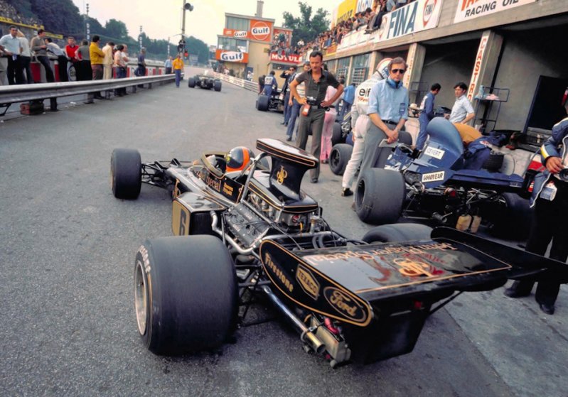 Lotus 72 - клин, вбитый в эволюцию формульного дизайна