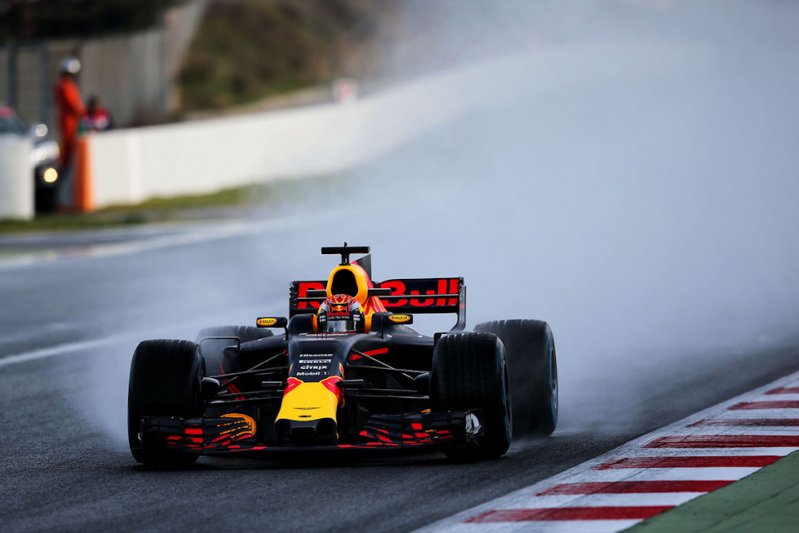 Red Bull Racing Двигатели: TAG Heuer (Renault) Пилоты: Даниэль Риккардо (3) и Макс Ферстаппен (33)