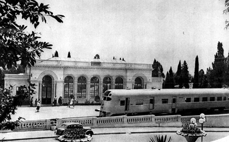 Венгерский дизель-поезд в Сухуми, 1950-й год.