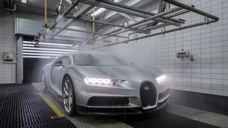 Компания Bugatti отправила первые три суперкара Chiron клиентам