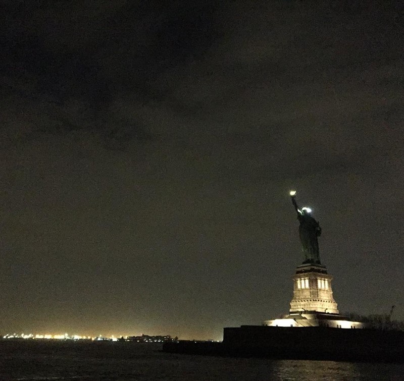Статуя Свободы в Нью-Йорке лишилась подсветки