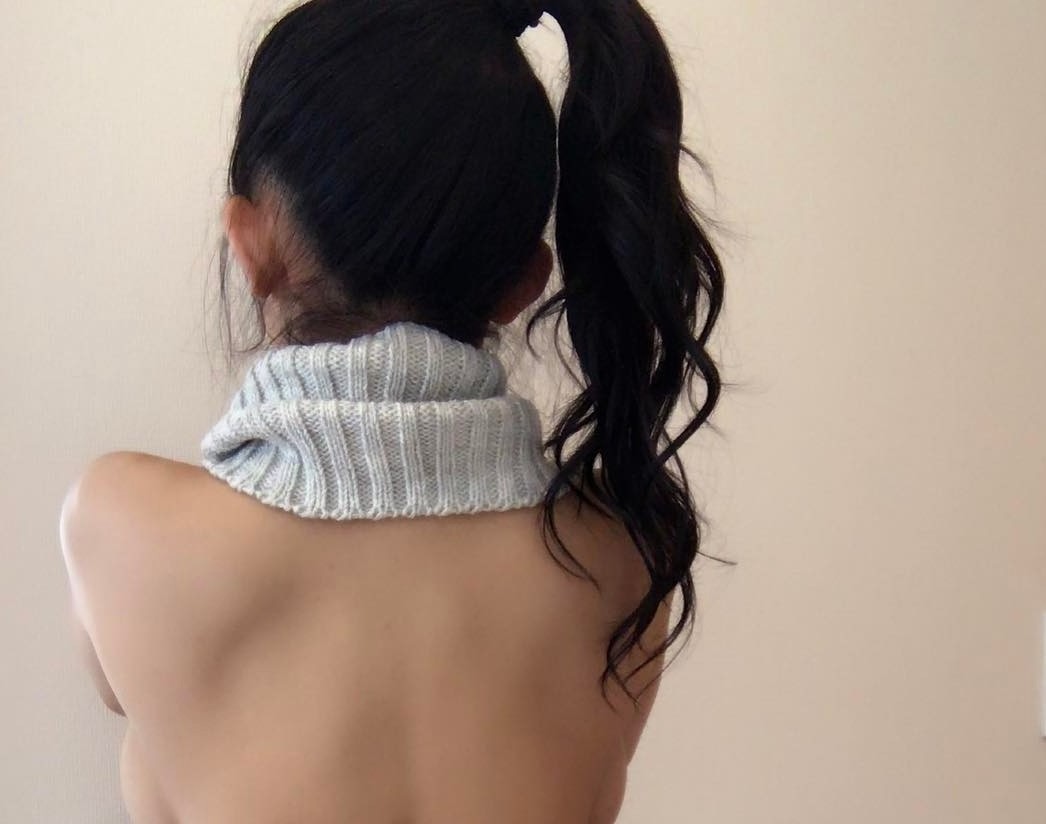 21-летняя модель с «аниме-телом» завоевывает подписчиков при помощи одного свитера