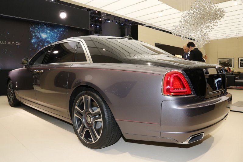 Rolls-Royce покрыли краской из настоящих алмазов