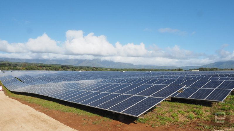 Tesla построила комплекс, который обеспечит солнечной электроэнергией целый остров